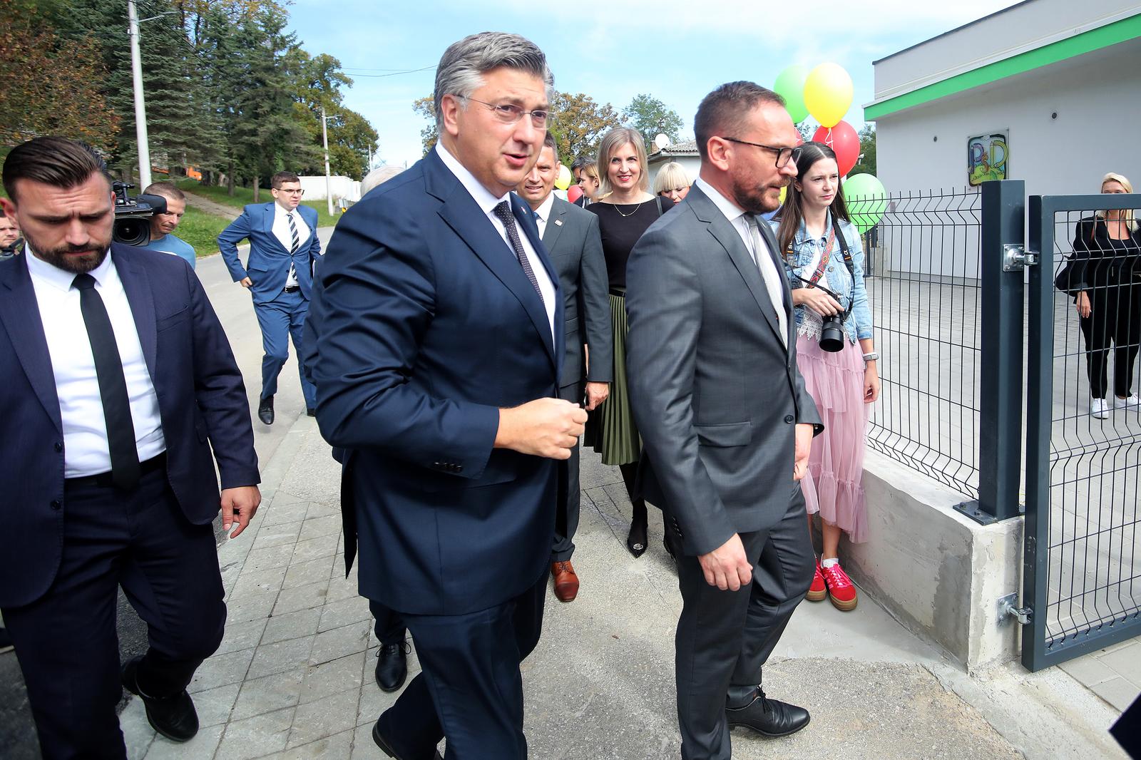 01.10.2024., Velika Gorica, Dubranec - Svecano otvaranje novoizgradjene Podrucne skole Eugen Kvaternik i djecjeg vrtica Dubranec. predsjednik Vlade RH Andrej Plenkovic, gradonacelnik Velike Gorice Kresimir Ackar Photo: Zeljko Hladika/PIXSELL