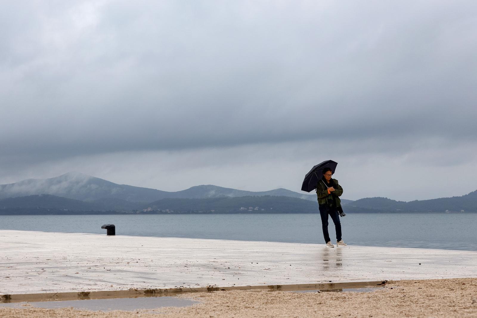 03.10.2024., Zadar - Kisni dan na gradskim ulicama. Photo: Sime Zelic/PIXSELL