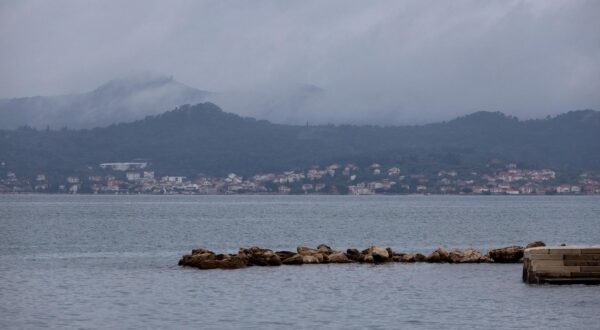 03.10.2024., Zadar - Kisni dan na gradskim ulicama. Photo: Sime Zelic/PIXSELL