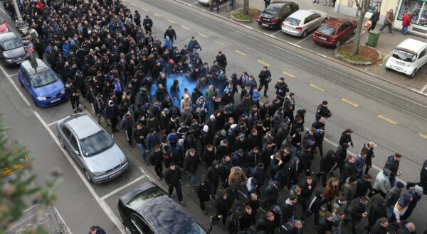 03.12.2016., Zagreb - Uoci utakmice s Rijekom, navijaci Dinama okupili su se na Kvaternikovom trgu te u pratnji policije krenuli prema maksimirskom stadionu. Photo: Robert Anic/PIXSELL