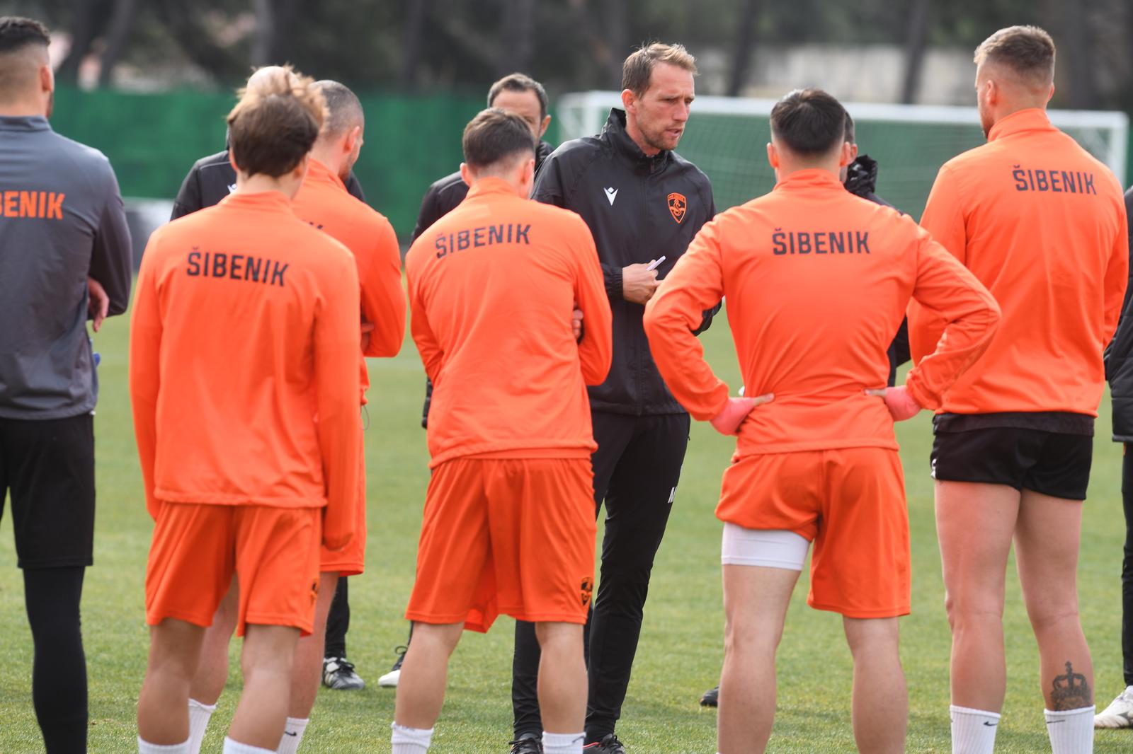 04.02.2022., Sibenik - Trening nogometasa Sibenika na stadionu Subicevac uoci utakmice HT Prve lige izmedju Sibenika i Dinama. Trener Marko Kartelo   Photo: Hrvoje Jelavic/PIXSELL