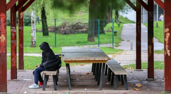 04.10.2024., Zagreb - OS Savski Gaj. Prosvjed roditelja ispred skole u koju su prebacili problematicnog ucenika zbog kojeg se nedavno ispisao cijeli jedan razred. Photo: Sanjin Strukic/PIXSELL