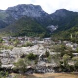 04.10.2024., Donja Jablanica, Bosna i Hercegovina - Pripadnici Civilne zastite pretrazuju podrucje u selu Donja Jablanica gdje je kliziste unistilo oko 15 kuca. Photo: Armin Durgut/PIXSELL