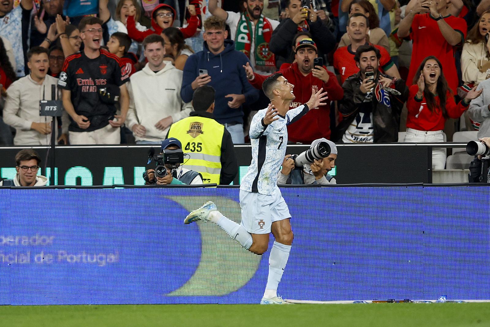 05.09.2024., Estadio da Luz, Lisabon, Portugal - UEFA Liga nacija, Liga A, skupina 1, 1. kolo, Portugal - Hrvatska. Slavlje nogometasa Portugala nakon pogotka Cristiana Ronalda za vodstvo 2:0. Cristiano Ronaldo Photo: Joao Rico/PIXSELL