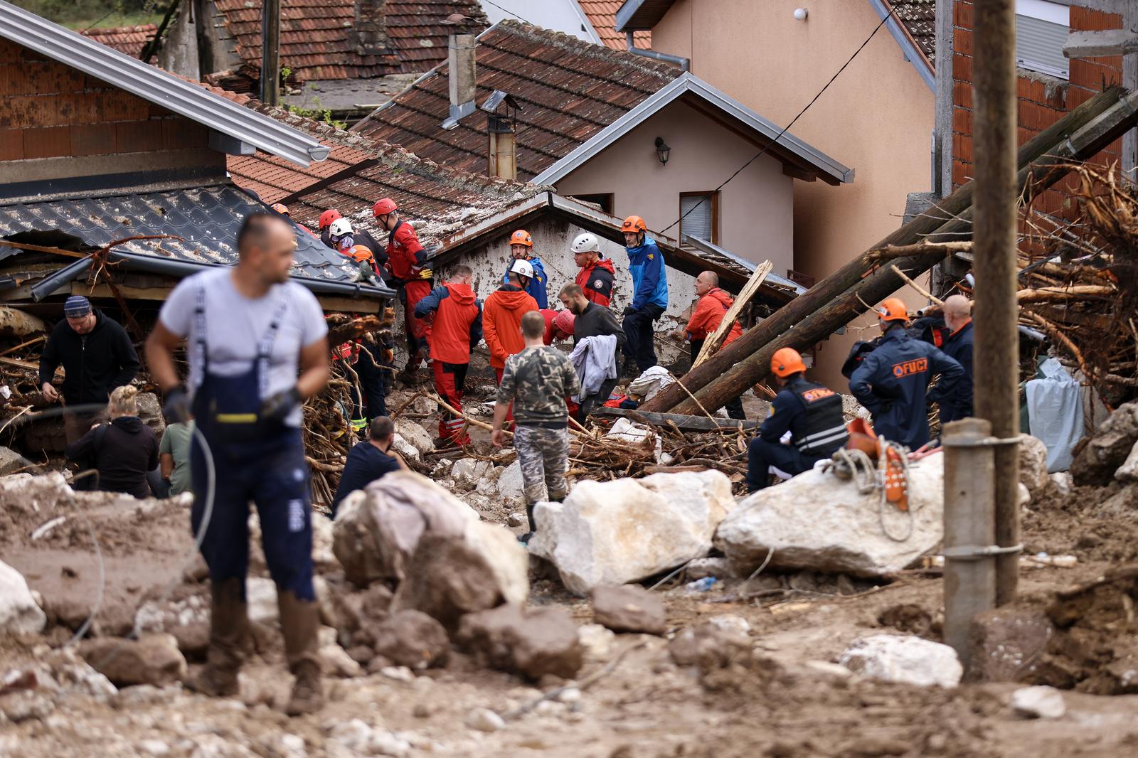 05.10.2024., Donja Jablanica, Bosna i Hercegovina - Spasioci rade na vadjenju tijela iz porusenih kuca u Donjoj Jablanici. Photo: Armin Durgut/PIXSELL