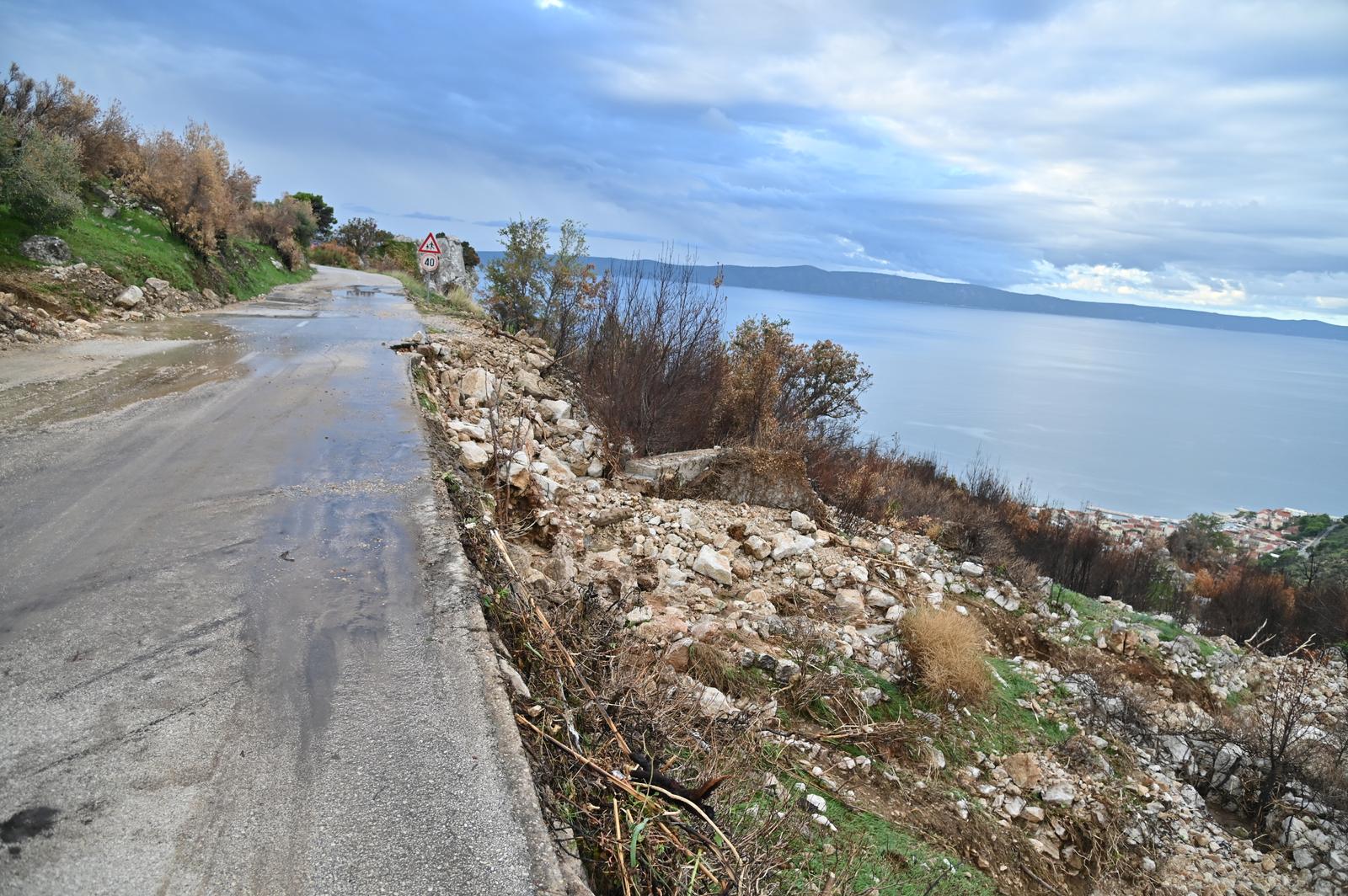 06102024. Podgora - Tijekom jutra u Podgori traje sanacija šteta nastalih od strane velike kiše i bujica koje su jucer  pogodile Podgoru. Photo: Matko Begovic/PIXSELL