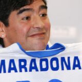 15.06.2005., Novi Vinodolski - Diego Armando Maradona bio je jedna od glavnih zvijezda teniskog spektakla Croatian Classic. Navijacka skupina Armada Maradoni je poklonila dres i sal NK Rijeke."nPhoto: Zeljko Lukunic/PIXSELL