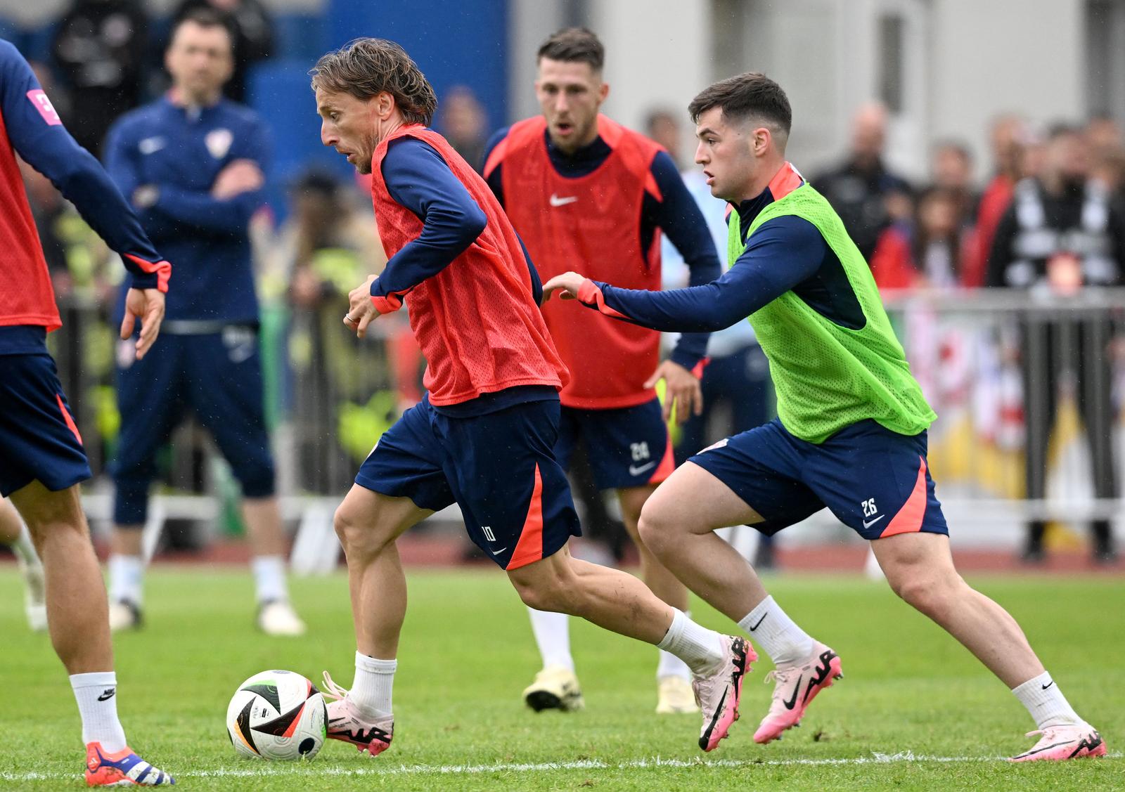 10.06.2024., Neuruppin, Njemacka -  Otvoreni trening hrvatske nogometne reprezentacije na kojem su nazocili navijaci iz lokalnog stanovnistva. Luka Modric, Martin Baturina Photo: Marko Lukunic/PIXSELL