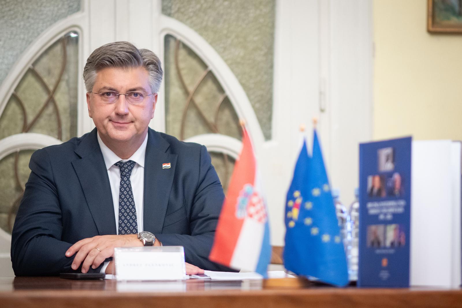 10.10.2024., Zagreb - Predsjednik Vlade Andrej Plenkovic sudjelovao je na predstavljanju spomenice Hrvatske paneuropske unije povodom 33 godine rada Hrvatske paneuropske unije. Bogat sadrzaj na 320 stranica donosi govore, clanke, pisma, izjave, rezolucije, izvatke iz tiska, prikaze, intervjue, fotografije i druga svjedocanstva o radu Hrvatske paneuropske unije za razdoblje od 1991. do 2024. Nakladnik je Hrvatska paneuropska unija, urednici su Mislav Jezic i Pavo Barisic, a uz njih urednistvo cine Vanja Gavran i Zeljko Obad. Prijelom i graficku obradu potpisuje Zeljko Obad, a knjigu je tiskao Grafomark d.o.o., Zagreb. Spomenica je tiskana uz potporu Zaklade Konrada Adenauera. Photo: Neva Zganec/PIXSELL