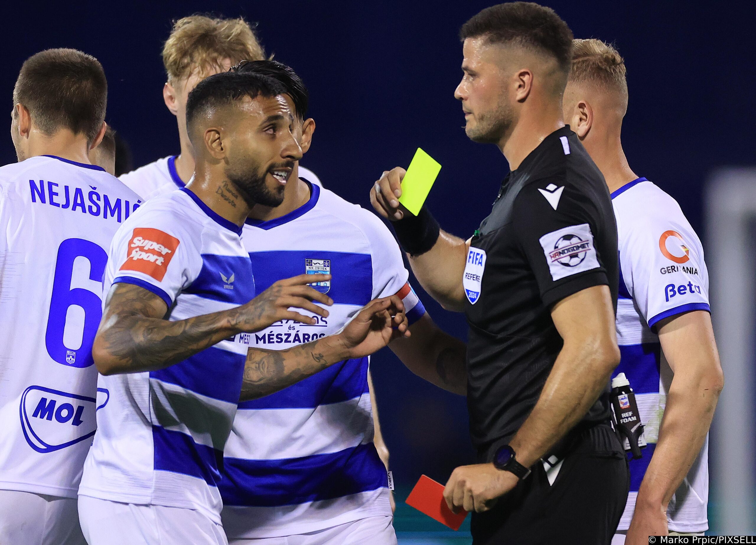 11.05.2024., stadion Maksimir, Zagreb - SuperSport HNL, 34. kolo, GNK Dinamo - NK Osijek. Renan Guedes Borges, sudac PAtrik Kolaric Photo: Marko Prpic/PIXSELL