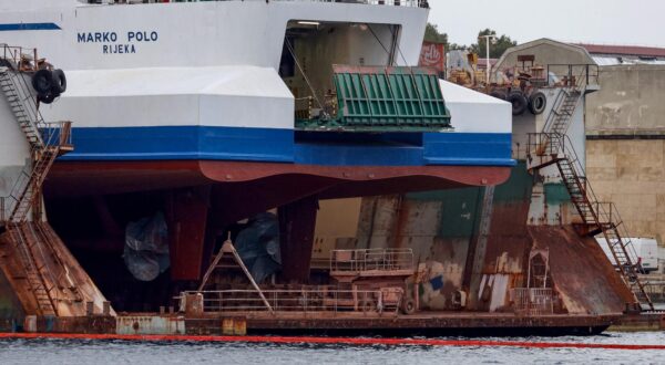 13.02.2024., Losinj - Trajekt Marko Polo na redovnom godisnjem odrzavanju u Losinju Photo: Sime Zelic/PIXSELL