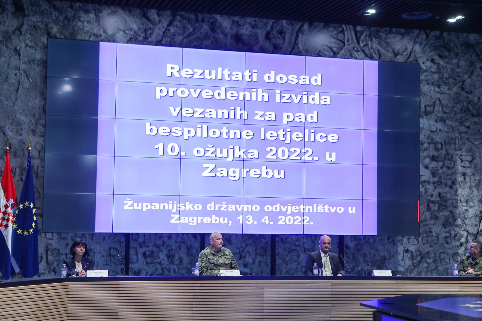 13.04.2022., Zagreb - U Nacionalnoj i sveucilisnoj knjiznici Zupanijsko drzavno odvjetnistvo u Zagrebu odrzalo je konferenciju za medije na kojoj su predstavili rezultate dosad provedenih izvida vezanih za pad bespilotne letjelice 10. ozujka 2022. u Zagrebu. Glavna vjestakinja Centra za forenzicna ispitivanja, istrazivanja i vjestacenja "Ivan Vucetic" Ivana Bacic, nacelnik Odjela za nadzor ispravnosti i upravljanje klasom V u Zapovjednistvu za potporu OS RH bojnik Mile Tomic, Drzavni odvjetnik u Zupanijskom drzavnom odvjetnistvu u Zagrebu Jurica Ilic Photo: Tomislav Miletic/PIXSELL