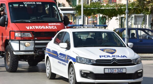 Vozila policije i vatrogasaca 14.10.2018., Vodice - Policija i vatrogascirrPhoto: Hrvoje Jelavic/PIXSELL