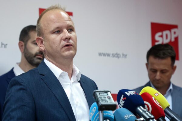 14.10.2024., Split - Predstavljanje SDP-ovog kandidata za gradonacelnika Splita.  Govornici su predsjednik SDP-a Sinisa Hajdas Doncic, potpredsjednici SDP-a Ranko Ostojic i Misel Jaksic, clanovi Predsjednistva SDP-a Sabina Glasovac i Ante Bilic te predsjednik SDP-a Split i kandidat za gradonacelinika Davor Matijevic. Photo: Ivana Ivanovic/PIXSELL