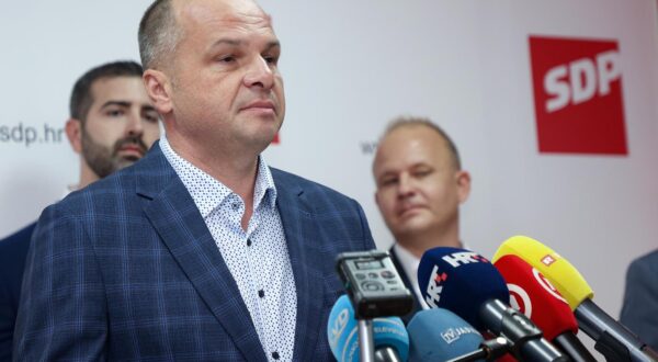 14.10.2024., Split - Predstavljanje SDP-ovog kandidata za gradonacelnika Splita.  Govornici su predsjednik SDP-a Sinisa Hajdas Doncic, potpredsjednici SDP-a Ranko Ostojic i Misel Jaksic, clanovi Predsjednistva SDP-a Sabina Glasovac i Ante Bilic te predsjednik SDP-a Split i kandidat za gradonacelinika Davor Matijevic. Photo: Ivana Ivanovic/PIXSELL