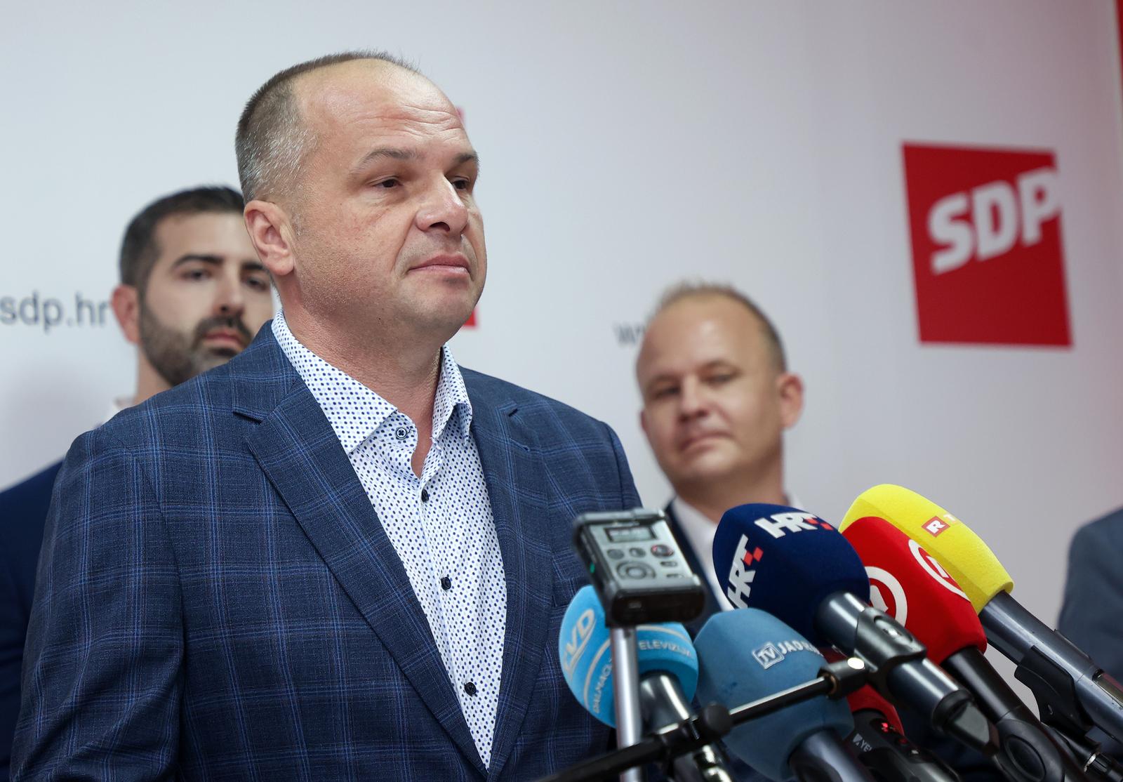 14.10.2024., Split - Predstavljanje SDP-ovog kandidata za gradonacelnika Splita.  Govornici su predsjednik SDP-a Sinisa Hajdas Doncic, potpredsjednici SDP-a Ranko Ostojic i Misel Jaksic, clanovi Predsjednistva SDP-a Sabina Glasovac i Ante Bilic te predsjednik SDP-a Split i kandidat za gradonacelinika Davor Matijevic. Photo: Ivana Ivanovic/PIXSELL