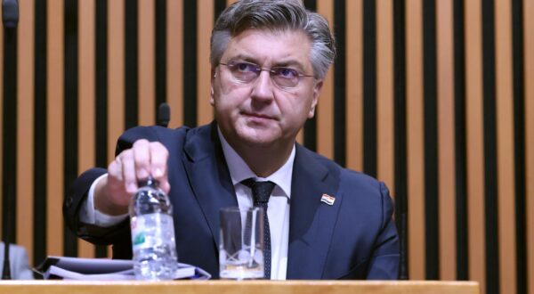 15.10.2024., Zagreb - Predsjednik Vlade Andrej Plenkovic dosao je u sabornicu i podnosi Saboru izvesce o radu Vlade Republike Hrvatske. Photo: Patrik Macek/PIXSELL