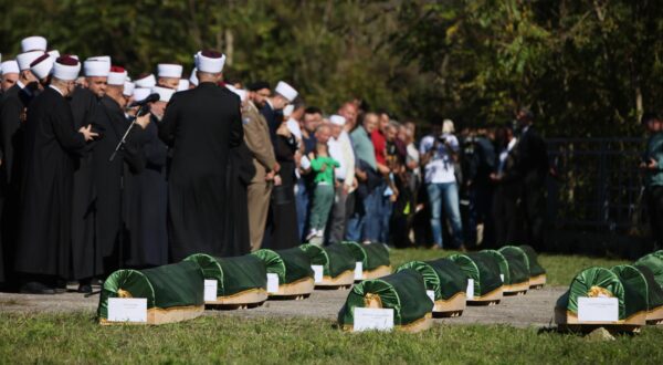 15.10.2024., Jablanica -  Klanjana kolektivna dzenaza za 19 zrtava katastrofalnih poplava        Photo: Denis Kapetanovic/PIXSELL