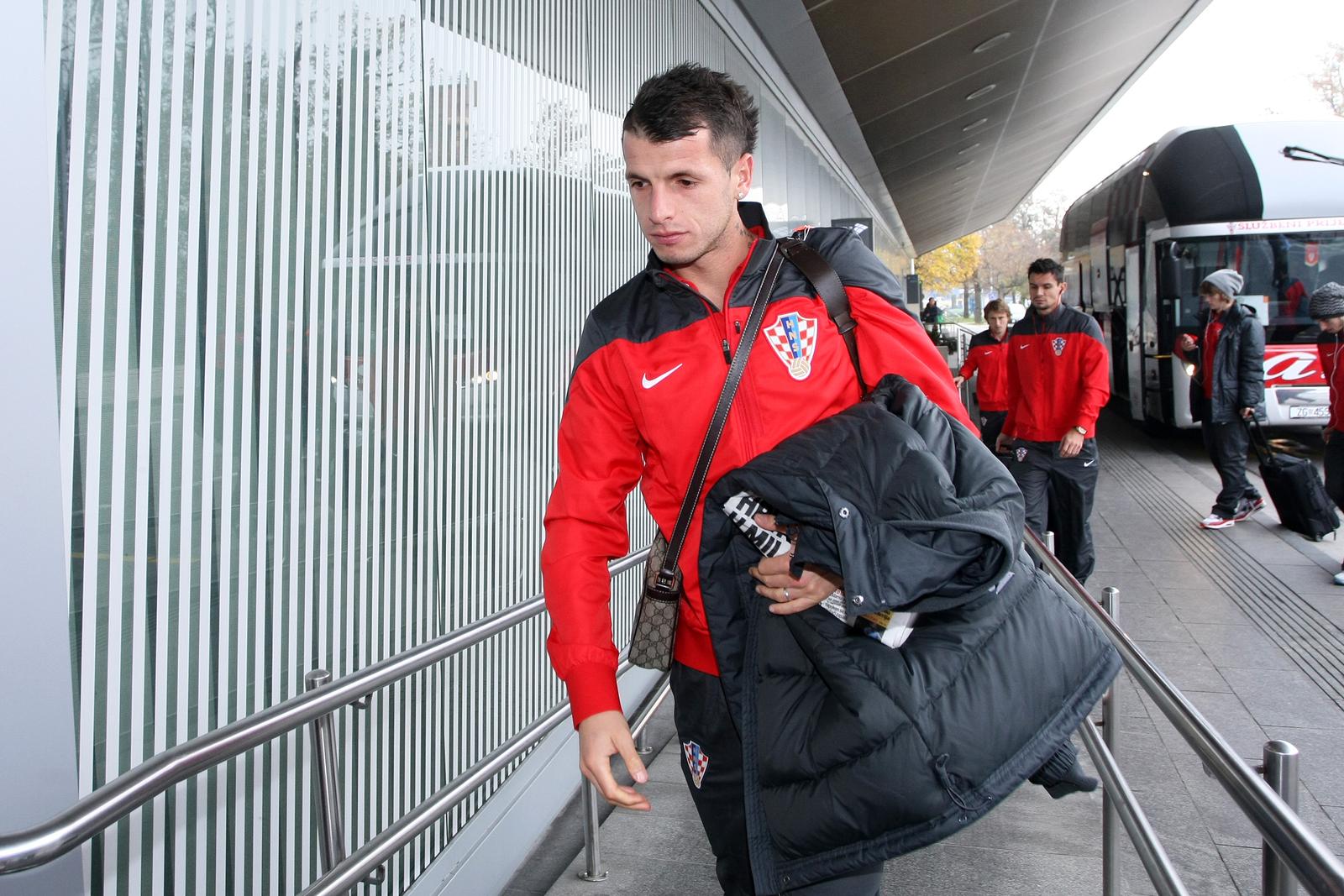 15.11.2014., Zagreb - Odlazak hrvatske nogometne reprezentacije iz zracne luke Zagreb u Milano na kvalifikacijsku utakmicu za Europsko prvenstvo protiv Italije. Anas Sharbini. r"nPhoto: Luka Stanzl/PIXSELL