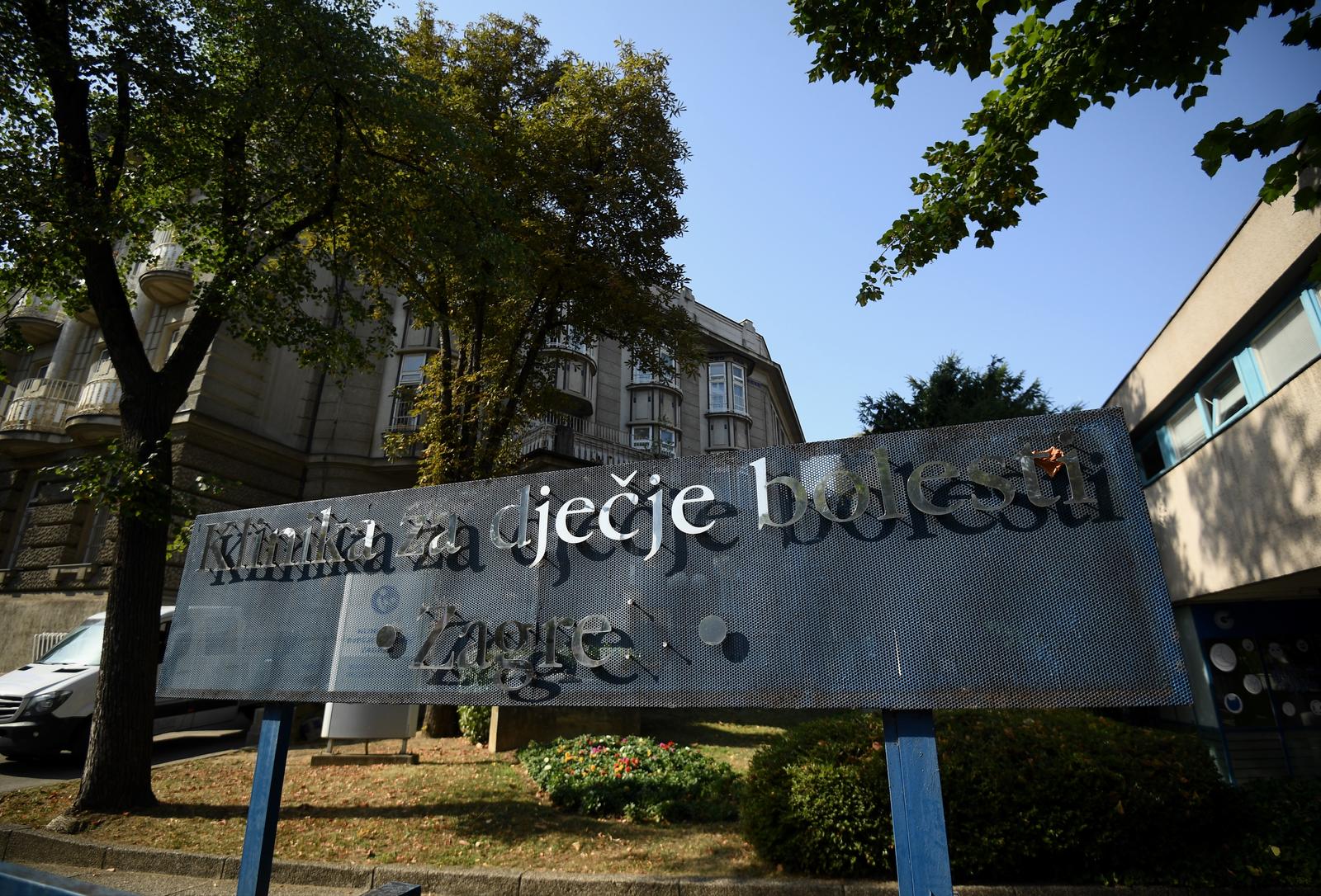 16.08.2021., Zagreb - Ponovna naplata parkiranja ispred zdravstvenih ustanova, Klinika za djecje bolesti ionako nema nikakvo parkiraliste. rPhoto: Marko Lukunic/PIXSELL