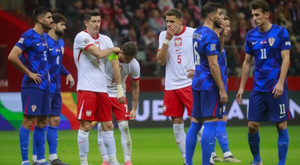 15.10.2024., Nacionalni stadion PGE, Varsava, Poljska - UEFA Liga nacija, Liga A, skupina 1, 4. kolo, Poljska - Hrvatska. Robert Lewandowski, Jan Bednarek Photo: Jacek Szydlowski/Forum/PIXSELL