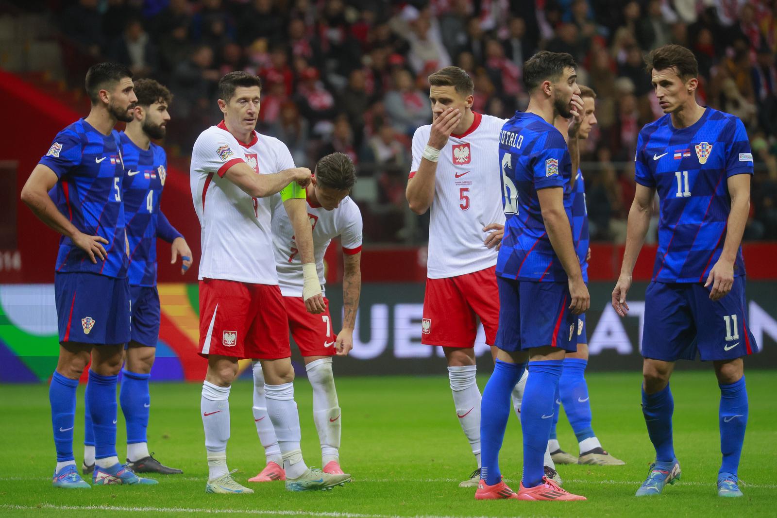 15.10.2024., Nacionalni stadion PGE, Varsava, Poljska - UEFA Liga nacija, Liga A, skupina 1, 4. kolo, Poljska - Hrvatska. Robert Lewandowski, Jan Bednarek Photo: Jacek Szydlowski/Forum/PIXSELL