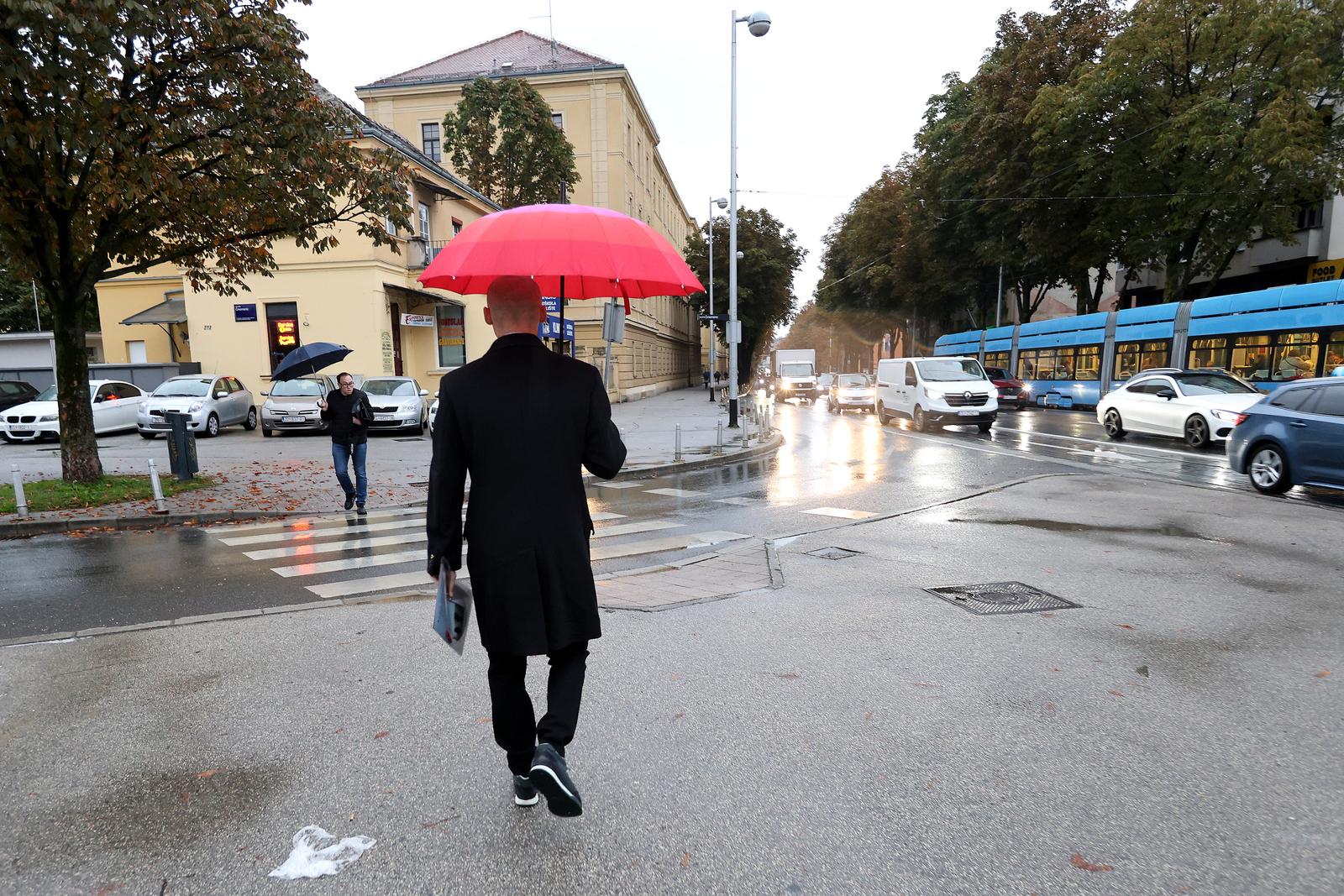 17.10.2024., Zagreb - U Hrvatsku je stigla jos jedna kisna epizoda i pogorsanje vremena, Prema prognozama danas se ocekuje umjereno i pretezno oblacno, mjestimice s kisom, ponajprije na sjevernom Jadranu i u zapadnim kopnenim krajevima. Vjetar vecinom slab, u Podunavlju do umjeren jugoistocni. Na Jadranu slabo i umjereno jugo, popodne u jacanju, a u noci i ujutro na sjevernom dijelu jos bura. Najniza jutarnja temperatura zraka od 8 do 13, na Jadranu između 15 i 20 °C, a najvisa dnevna temperatura od 12 do 17, na moru izmedju 20 i 24 °C. Photo: Patrik Macek/PIXSELL