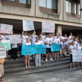 20.07.2024., Zgrada Opcinskog suda, Dubrovnik - Mirni prosvjed odrzan  ispred zgrade Suda u Dubrovniku, zbog mogucnosti pustanja albanske vozacice Klevise Ymeri da se brani sa slobode.  Photo: Grgo Jelavic/PIXSELL