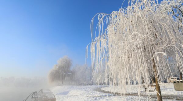 22.01.2024., Karlovac - Hladno sijecanjsko jutro uz rijeku Koranu i drvece okovano snijegom i ledom na minus 11 stupnjeva. Photo: Kristina Stedul Fabac/PIXSELL