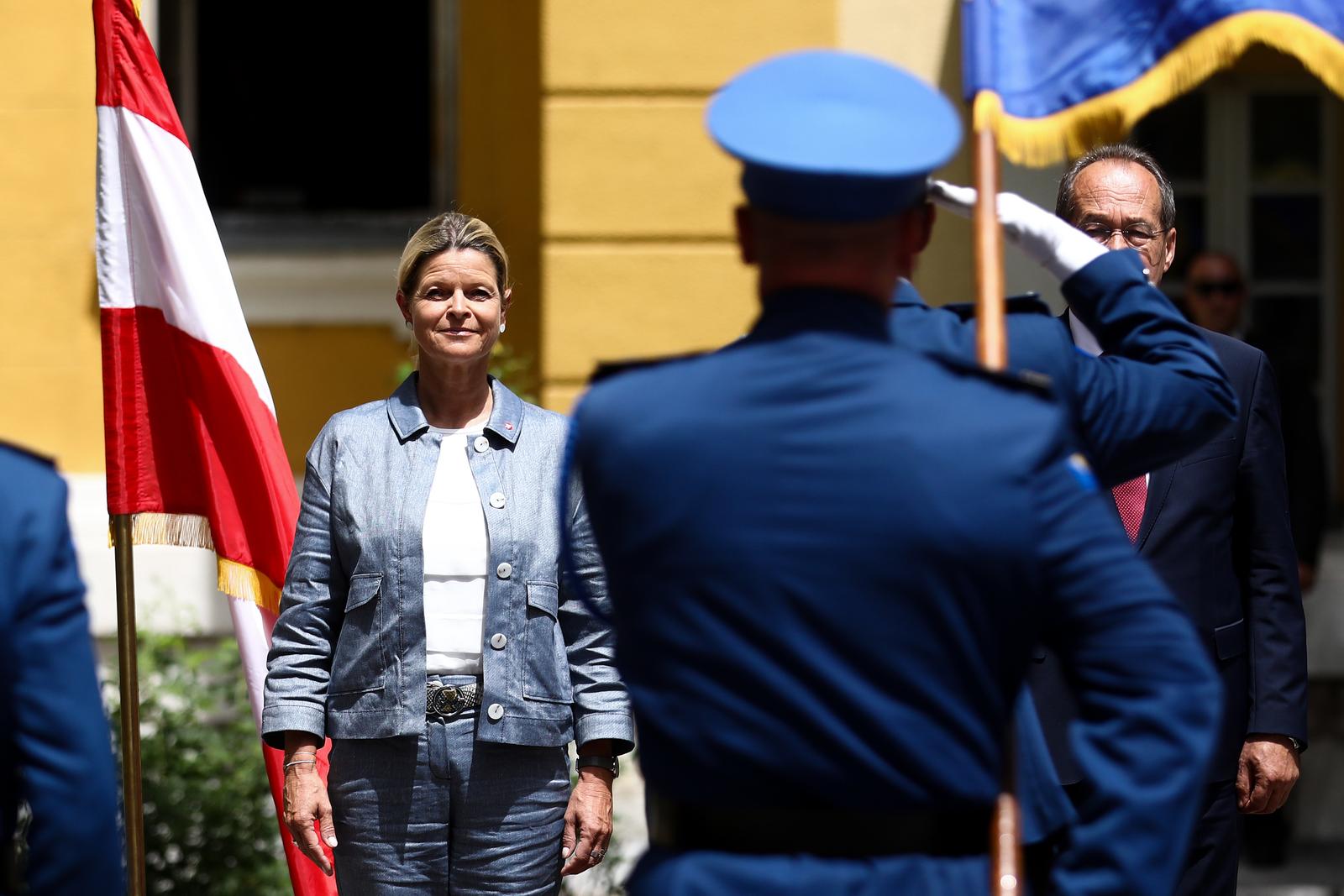 22.06.2021., Sarajevo, Bosna i Hercegovina - Ministar obrane Bosne i Hercegovine Sifet Podzic u sluzbeni posjet primio je ministricu obrane Republike Austrije Klaudiju Tanner.rPhoto: Armin Durgut/PIXSELL