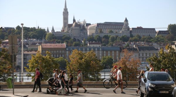 21, September, 2024, Budapest  - Budapest is preparing for the peak of the water wave on the Danube, which is set for tonight, and the mayor Gergelji Karaconi said that the city is fully prepared for flood defense.. Photo: F.S./ATAImages

21, septembar, 2024, Budimpesta - Budimpesta se priprema za vrh vodenog talasa na Dunavu, što je navaljeno za veceras, a gradonacelnik Gergelji Karaconi izjavio je da je grad potpuno spreman za odbranu od poplava. Photo: F.S./ATAImages Photo: F.S./ATAImages/PIXSELL