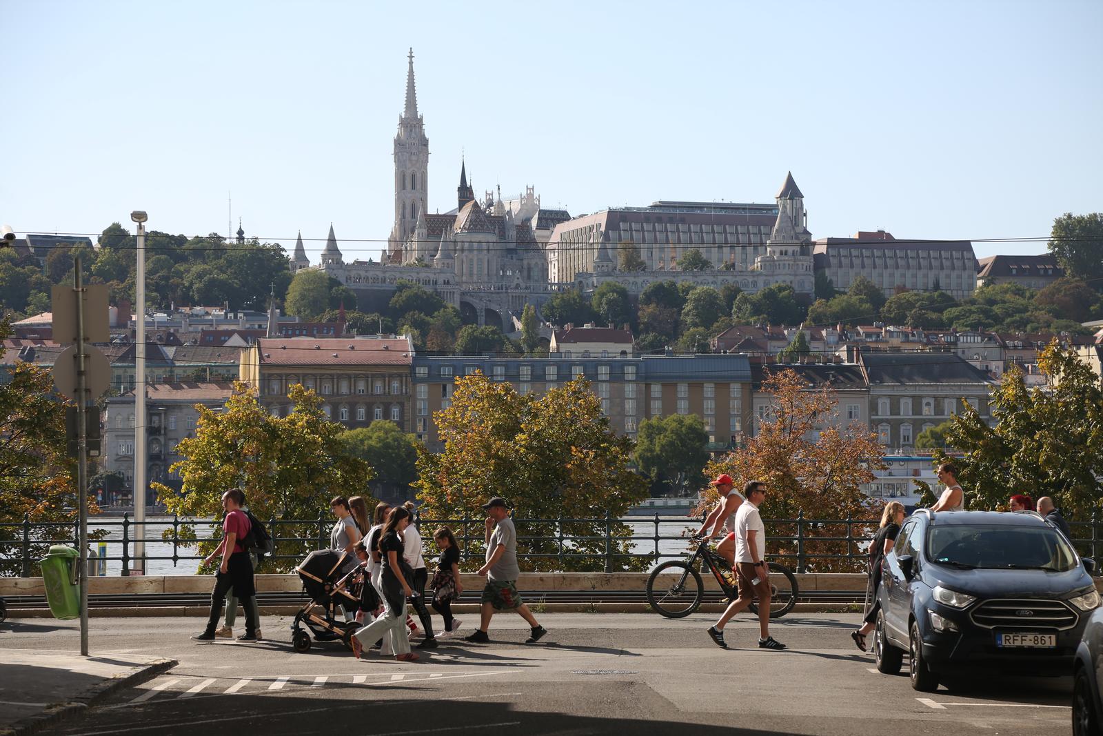 21, September, 2024, Budapest  - Budapest is preparing for the peak of the water wave on the Danube, which is set for tonight, and the mayor Gergelji Karaconi said that the city is fully prepared for flood defense.. Photo: F.S./ATAImages

21, septembar, 2024, Budimpesta - Budimpesta se priprema za vrh vodenog talasa na Dunavu, što je navaljeno za veceras, a gradonacelnik Gergelji Karaconi izjavio je da je grad potpuno spreman za odbranu od poplava. Photo: F.S./ATAImages Photo: F.S./ATAImages/PIXSELL