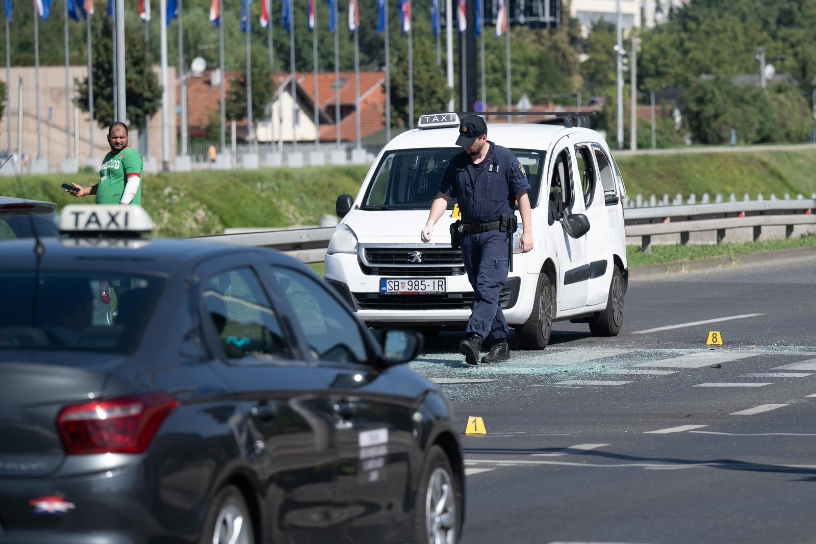 25.08.2024., Zagreb - Prometna nesreca na krizanju Avenije Veceslava Holjevca i Slavonske avenije kod zgrade Nacionslane i sveucilisne knjiznice. Policija provodi ocevid. Photo: Davor Puklavec/PIXSELL