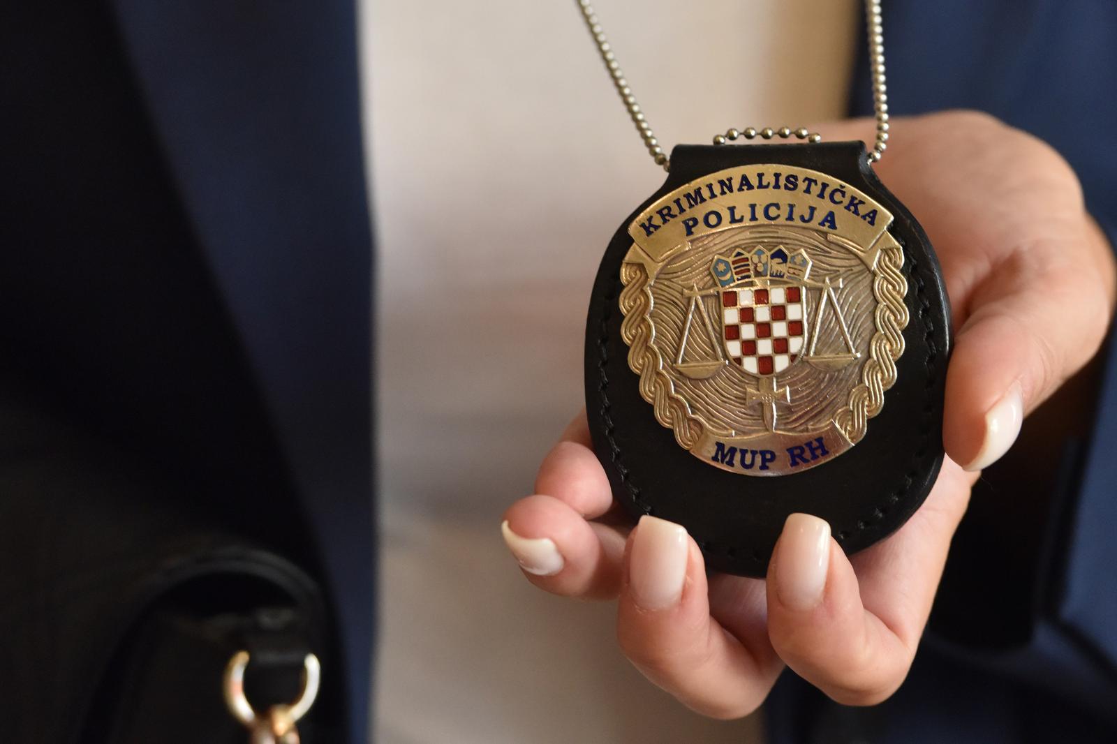 25.09.2020., Sibenik - Znacka kriminalsticke policije.rPhoto: Hrvoje Jelavic/PIXSELL