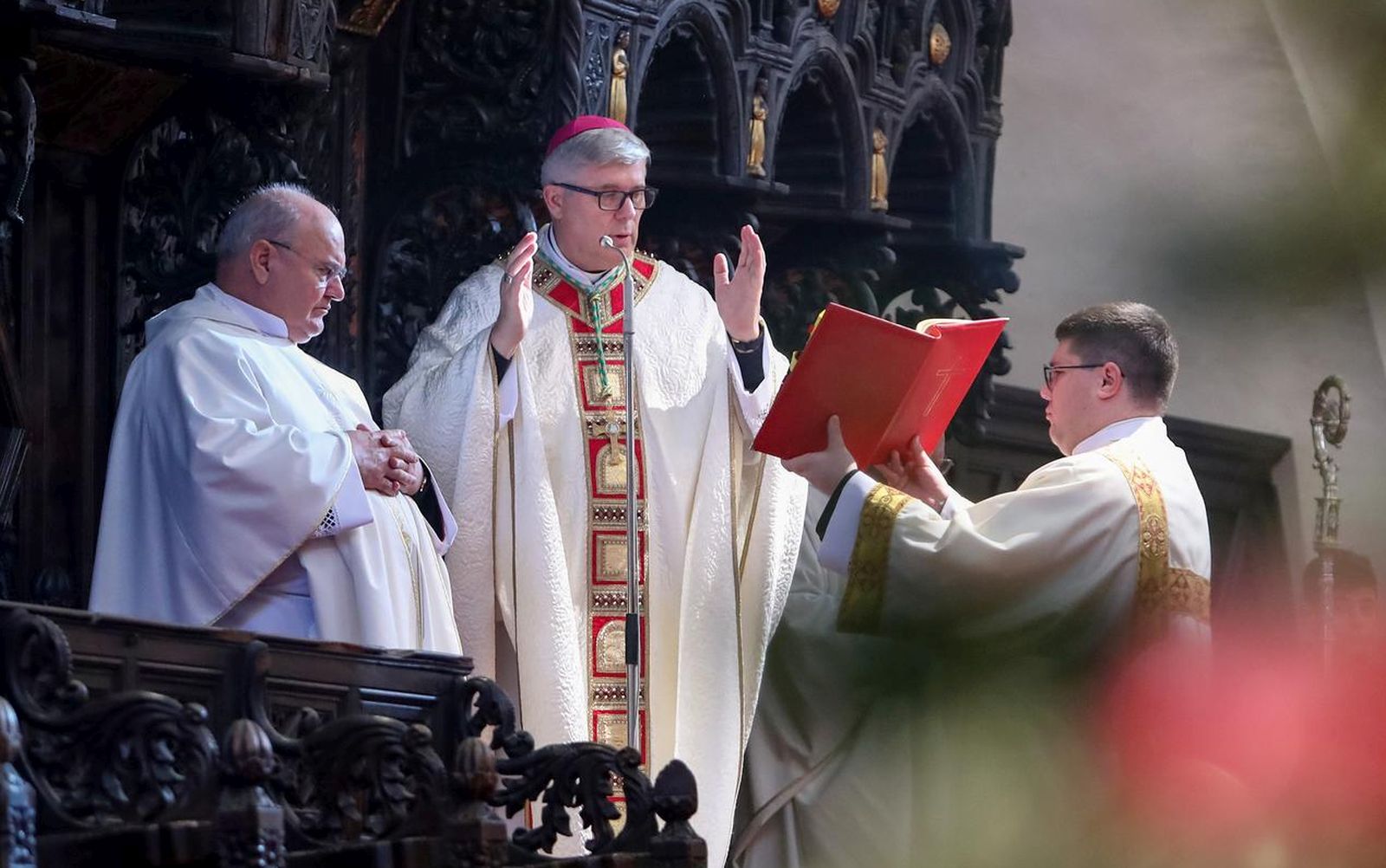 25.12.2023., Zadar - Nadbiskup Milan Zgrablic predvodio misno slavlje na svetkovinu Bozica u katedrali Sv. Stosije u Zadru Photo: Sime Zelic/PIXSELL