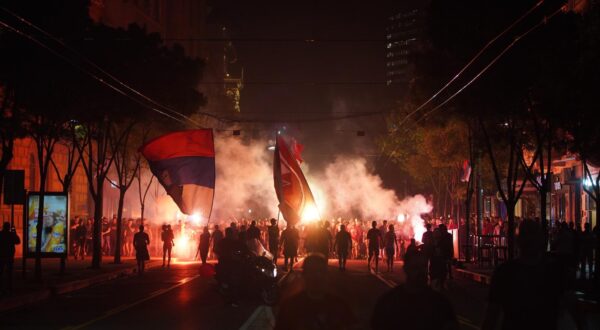 25, May, 2024, Belgrade - Celebration of the title of FK Crvena Zvezda players and celebration of Zvezda fans on the streets of Belgrade. Photo: Antonio Ahel/ATAImages
 
25, maj, 2024, Beograd - Proslava titule igraca FK Crvena zvezda i slavlje navijaca Zvezde na beogradskim ulicama. Photo: Antonio Ahel/ATAImages Photo: Antonio Ahel/ATAImages/PIXSELL