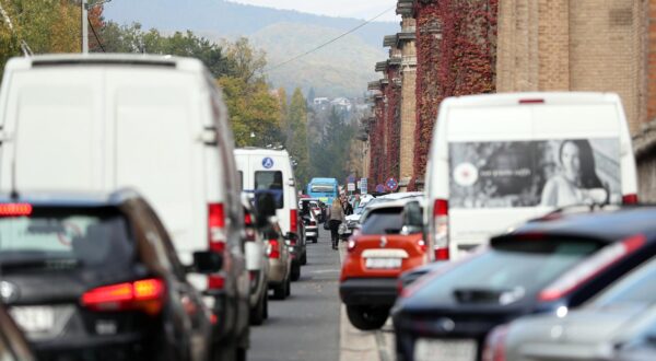 27.10.2017., Zagreb - Na Mirogoju uobicajene pripreme za obiljezavanje blagdana Svih Svetih. "nPhoto: Slavko Midzor/PIXSELL