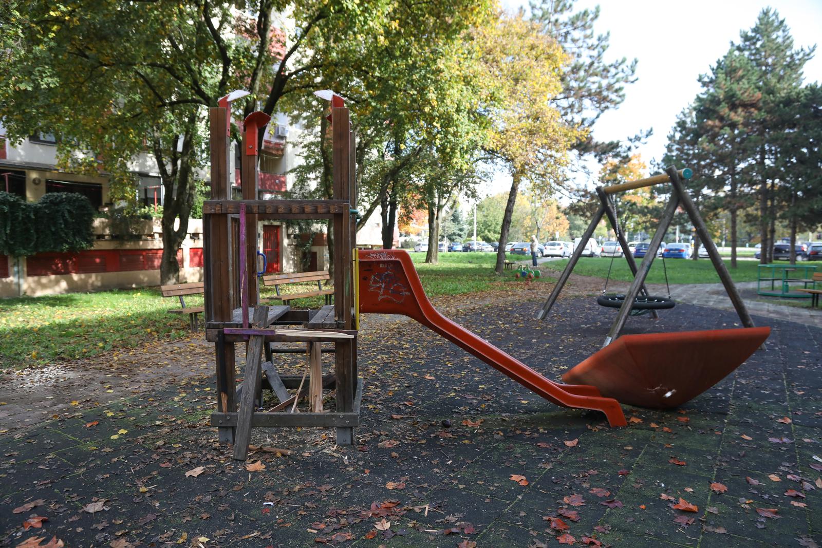 27.10.2024., Travanjska i Lipanjska ulica, Zagreb -Posljedice eksplozije u parkicu usred krizanja Travanjske i Lipanjske ulice kod zagrebackog Jaruna gdje je oko 23 sata  unisten tobogan. Photo: Luka Batelic/PIXSELL