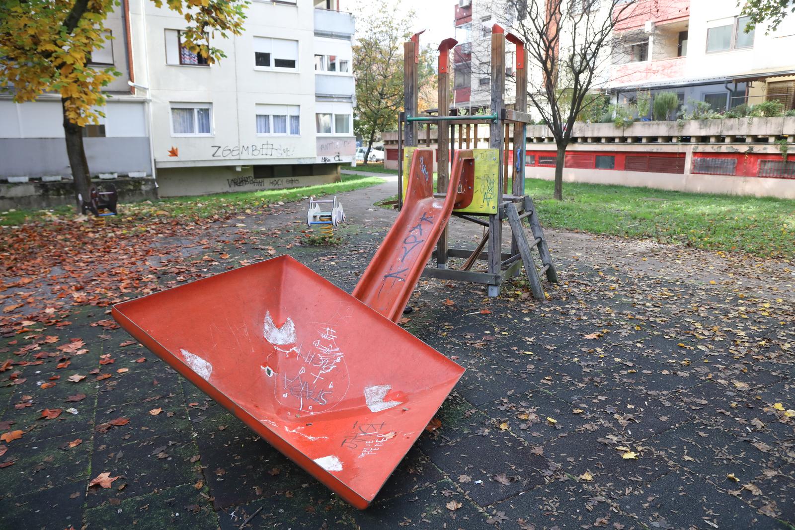 27.10.2024., Travanjska i Lipanjska ulica, Zagreb -Posljedice eksplozije u parkicu usred krizanja Travanjske i Lipanjske ulice kod zagrebackog Jaruna gdje je oko 23 sata  unisten tobogan. Photo: Luka Batelic/PIXSELL