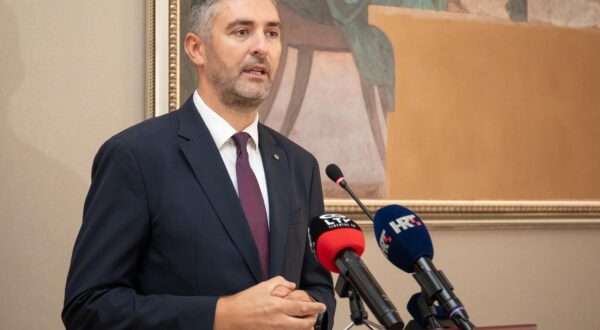 28.09.2024., Velika vijecnica, Dubrovnik - Gradonacelnik Dubrovnika Mato Franković odrzao konferenciju za medije na temu "Zona posebnog prometnog rezima". Photo: Grgo Jelavic/PIXSELL