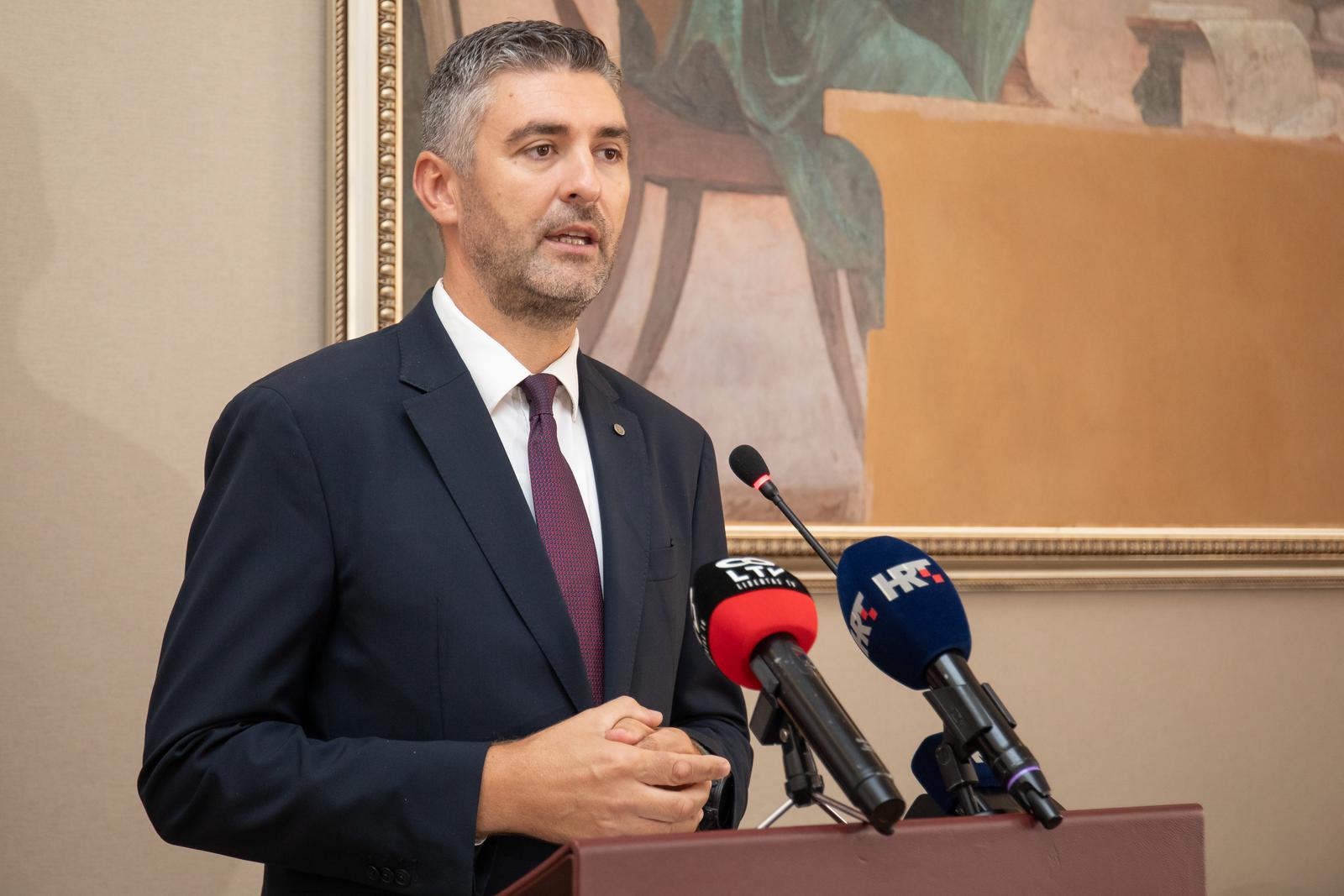 28.09.2024., Velika vijecnica, Dubrovnik - Gradonacelnik Dubrovnika Mato Franković odrzao konferenciju za medije na temu "Zona posebnog prometnog rezima". Photo: Grgo Jelavic/PIXSELL