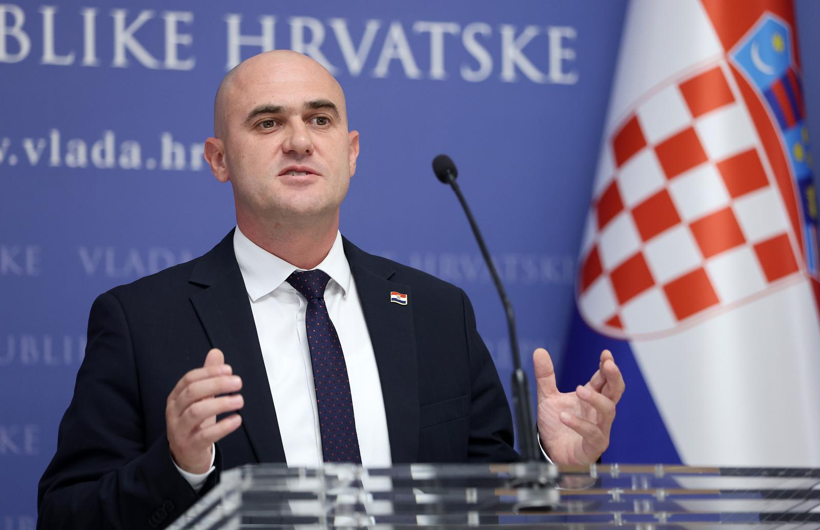 28.08.2024., Zagreb - U Banskim dvorima odrzan je sastanak parlamentarne vecine nakon kojeg se Josip Dabro obratio medijima. Photo: Sanjin Strukic/PIXSELL