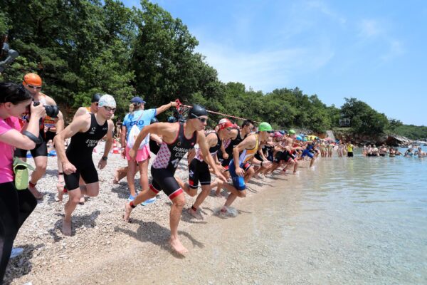 29.06.2024., Rijeka - Kostrenski triatlon - Prvenstvo Hrvatske u Supersprint triatlonu 2024 i Alps-Adriatic triathlon Cup. U zenskoj konkurenciji pobijedila je Nika Rimaj iz triatlon kluba Petar Zrinski, a u muskoj konkurenciji pobijedio je Gabrijel Barac iz kluba Rival.   Photo: Goran Kovacic/PIXSELL