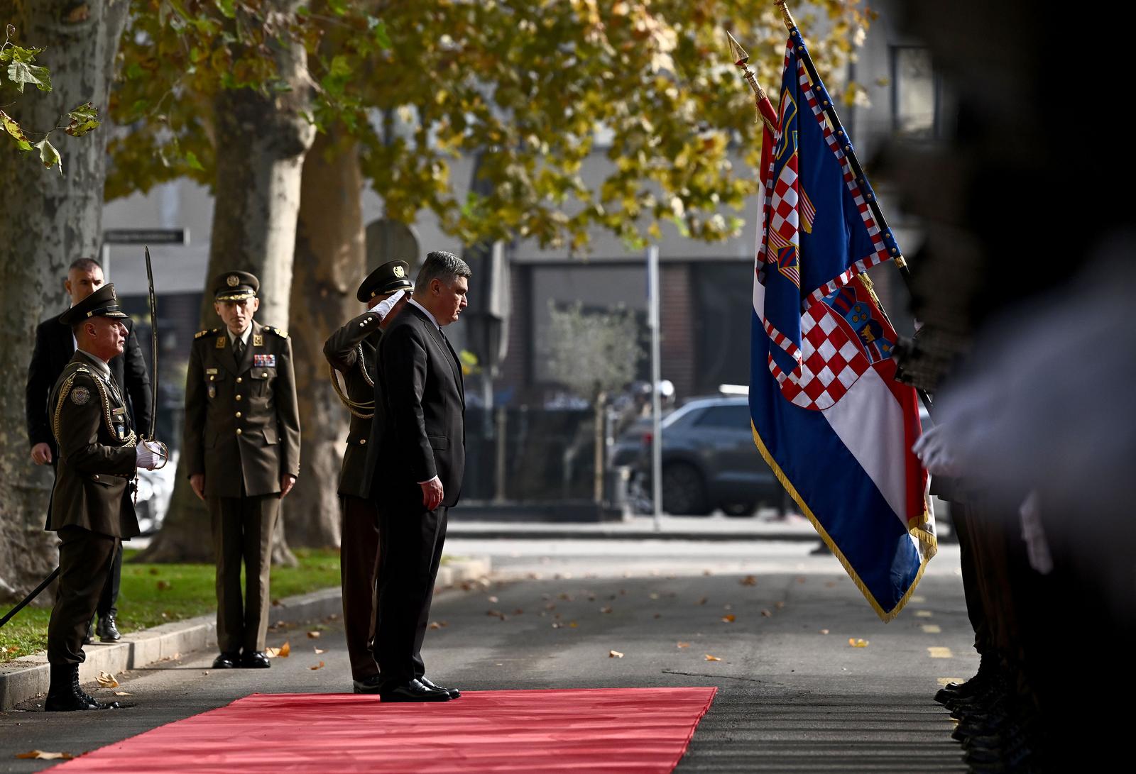 31.10.2024., Zagreb - Predsjednik Republike i vrhovni zapovjednik Oruzanih snaga Republike Hrvatske Zoran Milanovic odradio je sastanak s nacelnikom Glavnog stozera OSRH i njegovim suradnicima, nacelnicima uprava Glavnog stozera OSRH i zapovjednicima grana OSRH.  Photo: Marko Lukunic/PIXSELL