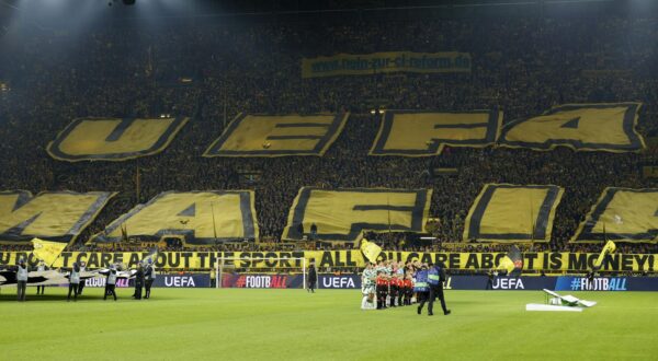 Soccer Football - Champions League - Borussia Dortmund v Celtic - Signal Iduna Park, Dortmund, Germany - October 1, 2024  Fans inside the stadium display a tifo before the match REUTERS/Leon Kuegeler Photo: LEON KUEGELER/REUTERS