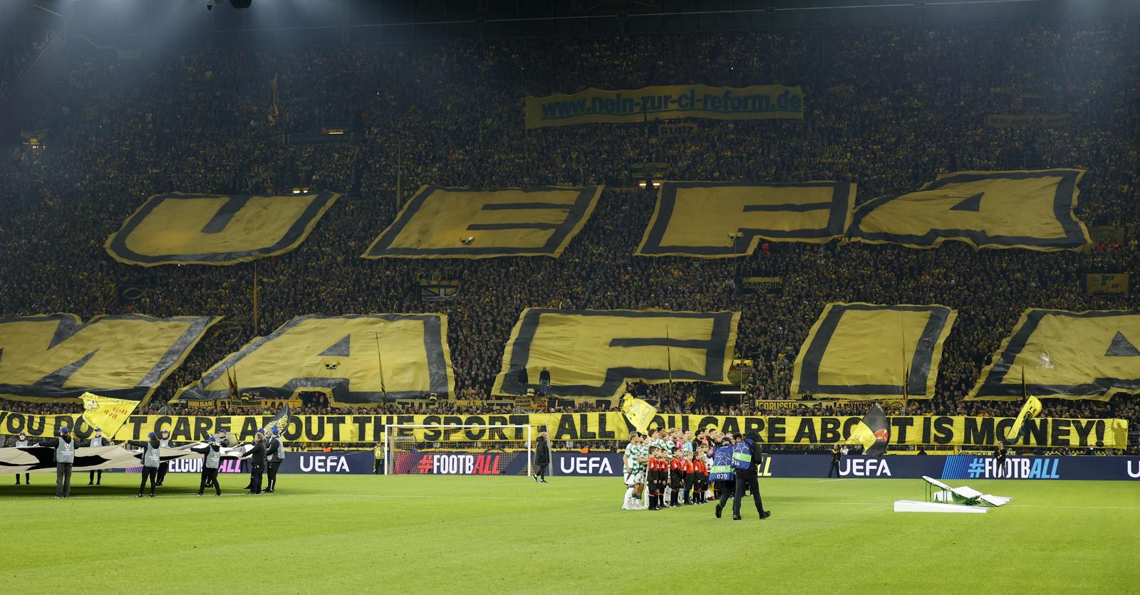 Soccer Football - Champions League - Borussia Dortmund v Celtic - Signal Iduna Park, Dortmund, Germany - October 1, 2024  Fans inside the stadium display a tifo before the match REUTERS/Leon Kuegeler Photo: LEON KUEGELER/REUTERS