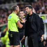 Soccer Football - Serie A - Fiorentina v AC Milan - Stadio Artemio Franchi, Florence, Italy - October 6, 2024 AC Milan coach Paulo Fonseca is shown a yellow card by referee Luca Pairetto REUTERS/Jennifer Lorenzini Photo: JENNIFER LORENZINI/REUTERS