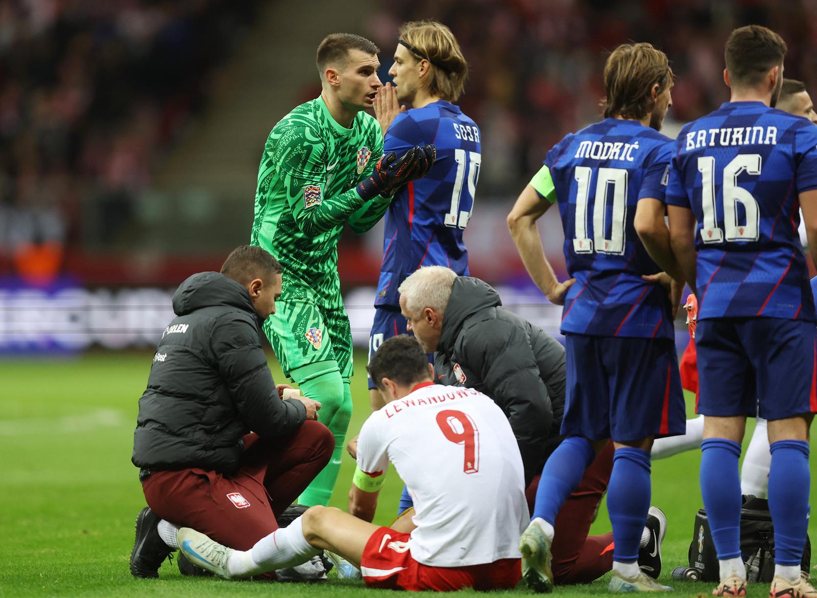 Soccer Football - UEFA Nations League - Group A1 - Poland v Croatia - PGE Narodowy, Warsaw, Poland - October 15, 2024 Croatia's Dominik Livakovic reacts after being shown a red card for a foul on Poland's Robert Lewandowski REUTERS/Kacper Pempel Photo: KACPER PEMPEL/REUTERS