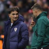 Soccer Football - UEFA Nations League - Group A1 - Poland v Croatia - PGE Narodowy, Warsaw, Poland - October 15, 2024 The fourth official speaks with Croatia coach Zlatko Dalic REUTERS/Kacper Pempel Photo: KACPER PEMPEL/REUTERS