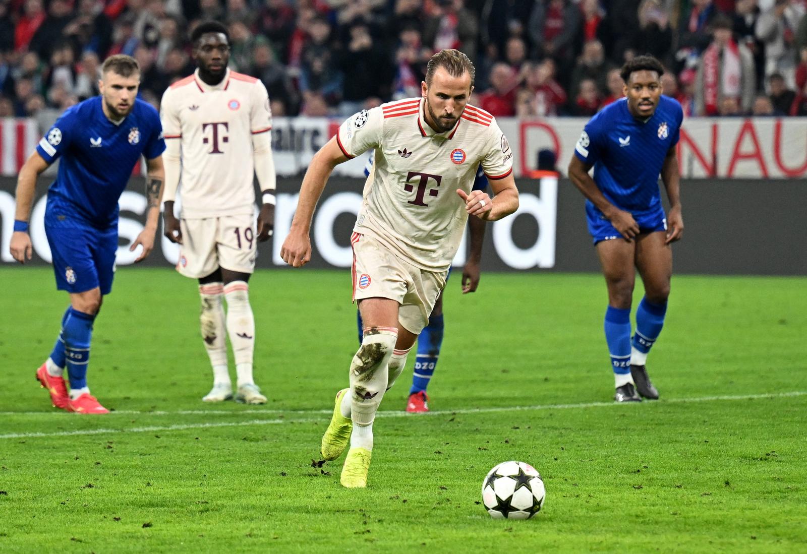 Soccer Football - Champions League - Bayern Munich v GNK Dinamo Zagreb - Allianz Arena, Munich, Germany - September 17, 2024 Bayern Munich's Harry Kane scores their sixth goal from the penalty spot to complete a hat-trick REUTERS/Angelika Warmuth Photo: Angelika Warmuth/REUTERS